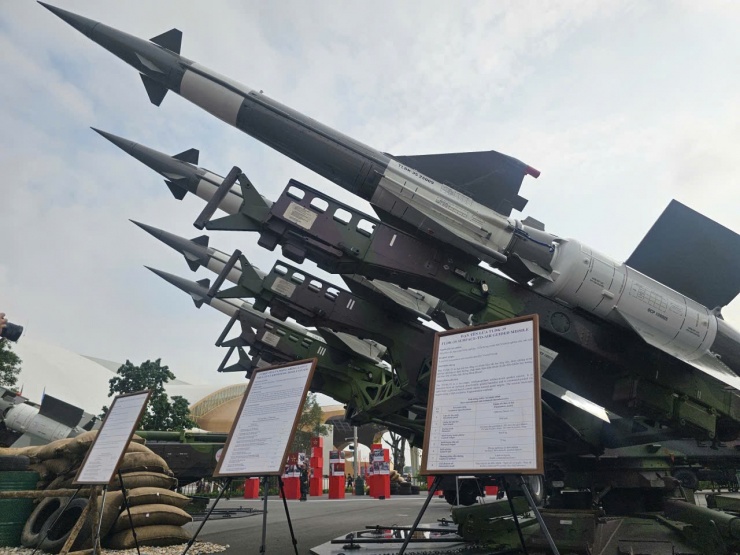 tổ hợp tên lửa