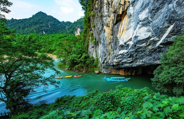 khám phá hang sơn đoòng